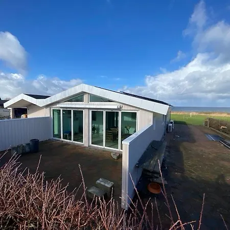 Semesterbostad Strandhuset. Asperup